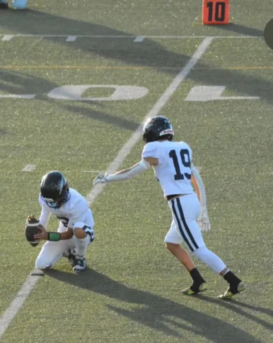 KSM football defeats Lahainaluna; kicker’s feat a week earlier may be MIL record